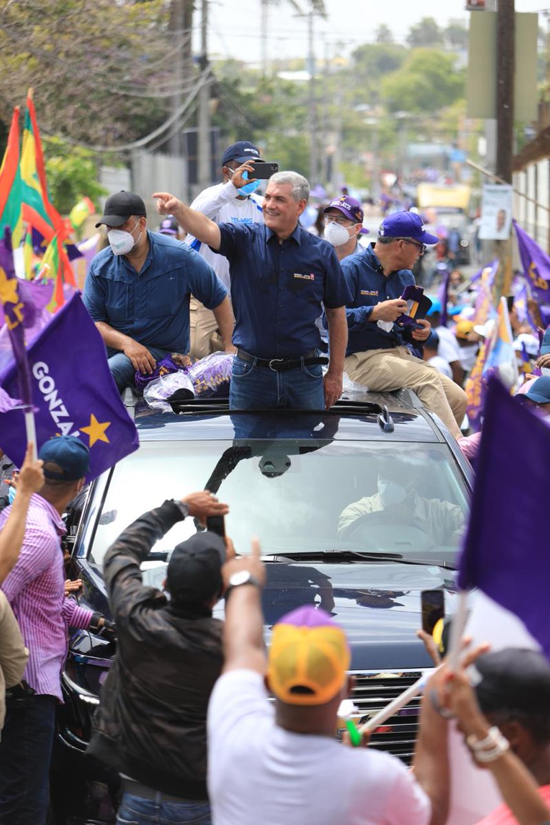 MariaLHdez55's tweet photo. @ggomezmazara Guido te mandan a decir que no duermas en la cama de las encuestas. Afuera están y afuera se quedarán. https://t.co/mBaXexdPzd