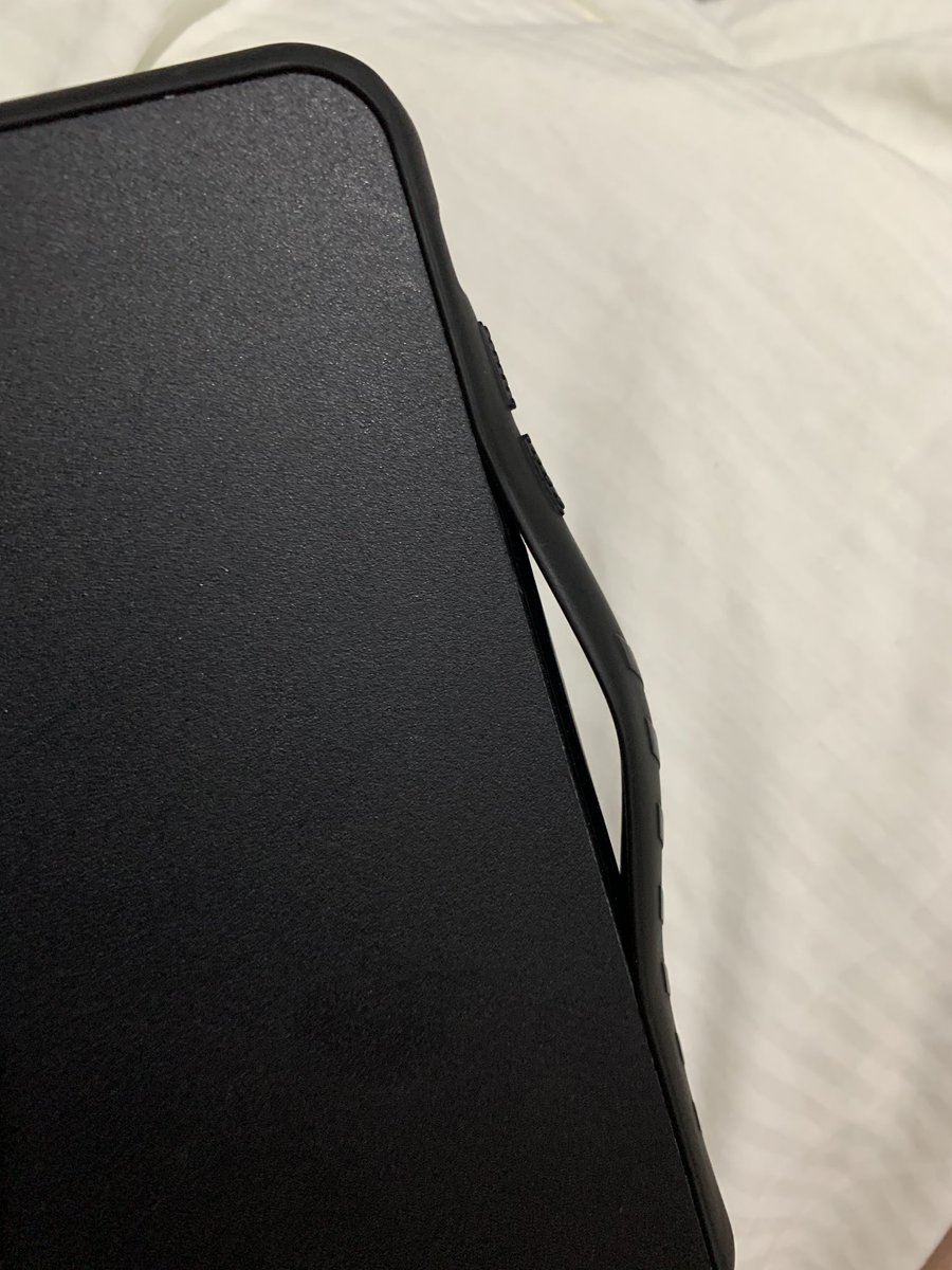 IsaureGhadban's tweet photo. Hey @dbrand, help? https://t.co/s42yZ47uqB