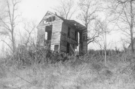 “It has always been one principle of my religion to entertain strangers, especially any that seemed to be suffering,” said Richard Garrett, owner of the barn where he allowed Booth and David Herold to shelter. (seen here: remnants of the farm house in 1937).