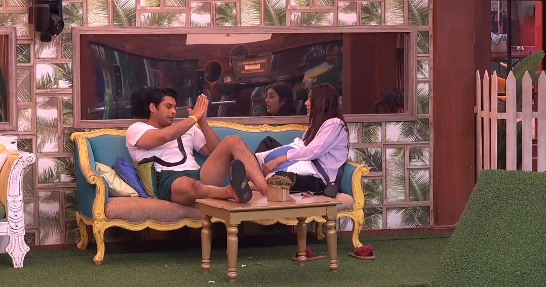 Raha hu and she was like jb m commitment deti hu to aache se deti hu esliye nahi deti n he was like Mate n she said m tbhi nhi deti n he said chup baith chup baith & wo m dekh chuka huNow idk why he said that but it could hv been because of her game strategy idk man