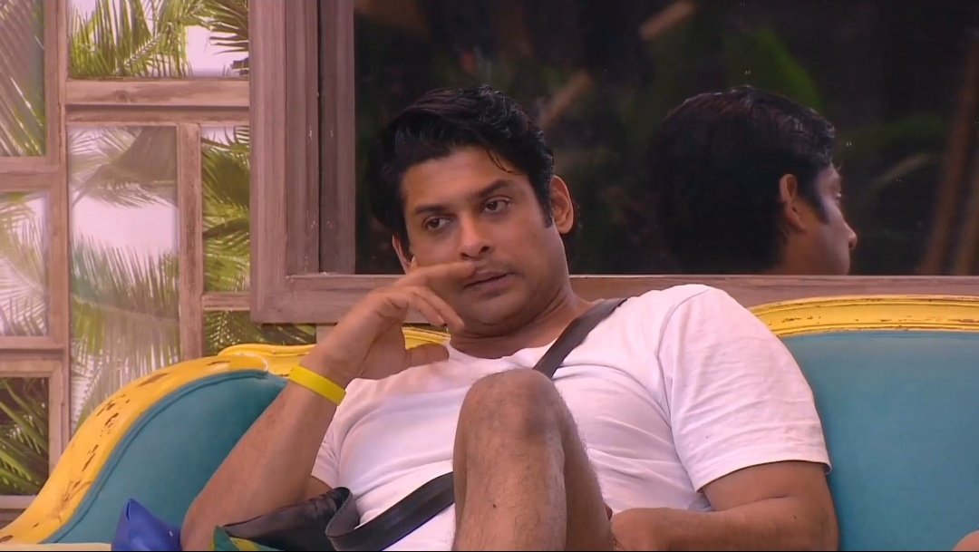 Coming back ye baat gaanth baandh le ye game ke end tak or shyd life ke end tk thode bade bol ho jayenge & she said bol bol and tough ho jayega usko maintain krna bht (pause) shyd par m ek cheez likh k deta hu ki zindagi m nfrt to nhi krr paunga lkin touch m nhi rahunga nhi