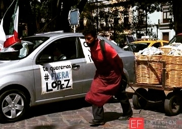 luggibynavarro1's tweet photo. @MauricioViramon @PedroFerriz Así es el mundo real, las diferencias que no quieren dejar ir. Desfile y trabajo. https://t.co/c2YgZmsI80