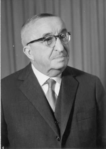 So they came up with ideas that blew everybody's mind.The ideas WORKED because they couldn't be predicted.The greatest aircraft designers in human history HAD NO TRAINING.Ernst Heinkel knew NOTHING about aircraft when he started designing them.