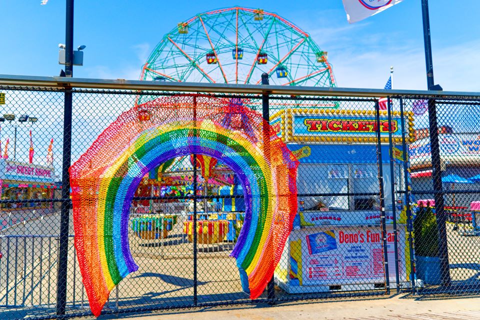 WonderWheelPark's tweet photo. Yarn art created by Carmen Paulino and Alisha Soto for #PrideDay #Pride2020 🌈🏳️‍🌈 at #ConeyIsland's Deno's Wonder Wheel Amusement Park🎡@carmencommunit1 📷@coneyislandjim https://t.co/u4lIfAsnqK