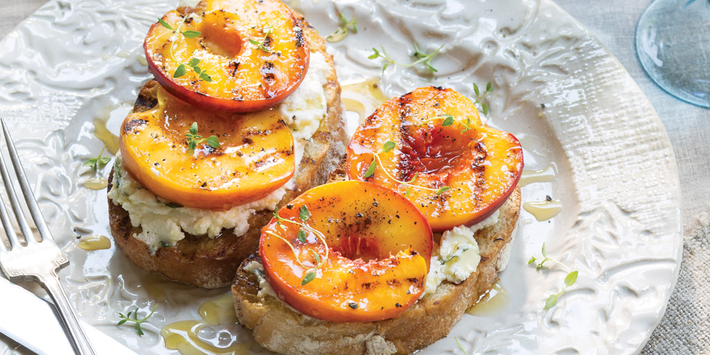 VictoriaMag's tweet photo. Once known as a Persian apple, the peach originated in China but eventually captivated Europe—and the world beyond—with its soft velvet blush, intoxicating fragrance, and mellow character. This classic stone fruit remains a glorious symbol of summertime. https://t.co/2TXsMHG4nB https://t.co/bnPVRFnNnR