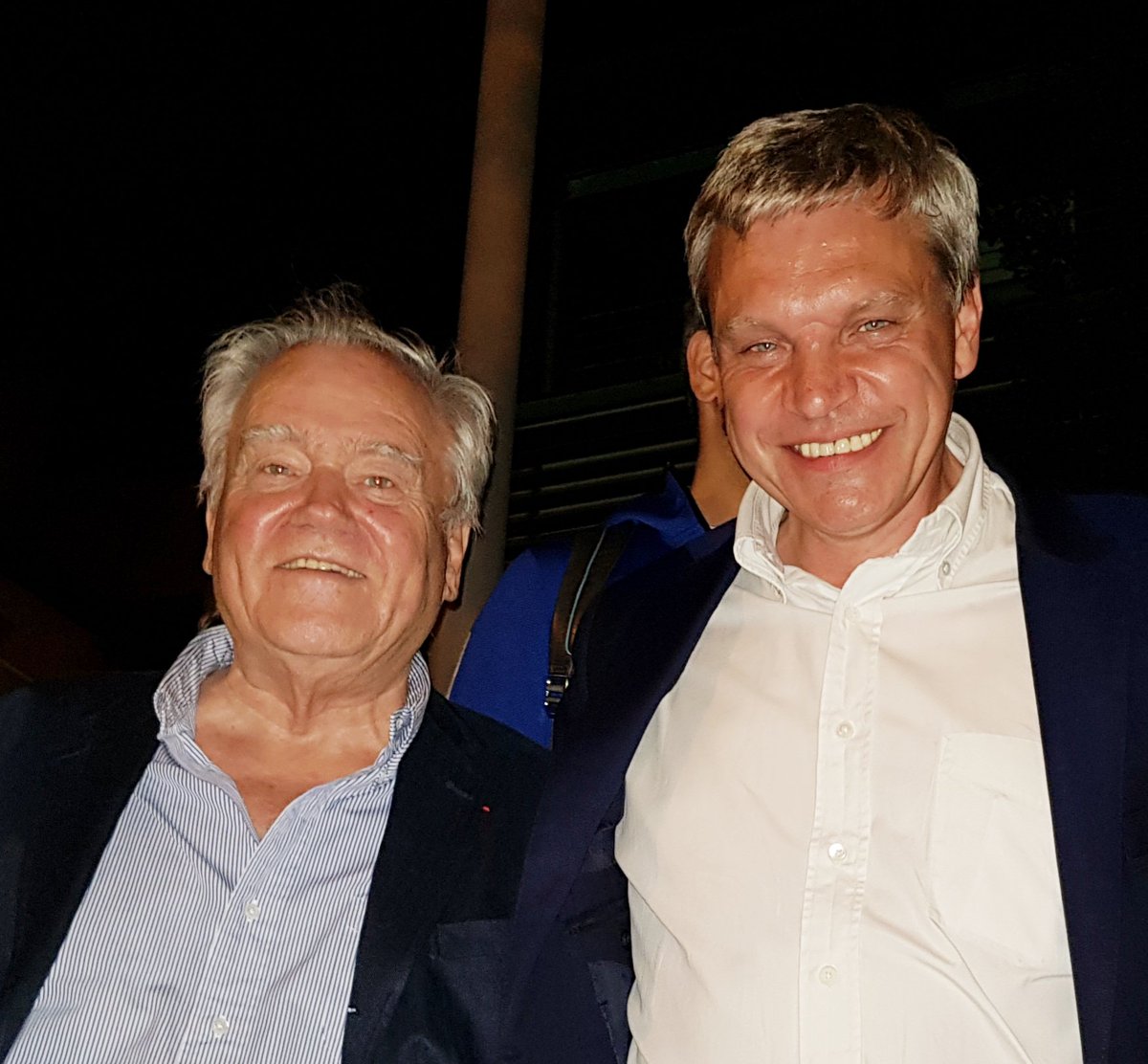 Ce soir nous remportons  de magnifiques victoires sur le Parti communiste en Val-de-Marne en faisant tomber
● Champigny SUR MARNE 
●Choisy-le-Roi 
●Villeneuve-Saint-Georges 
●et Valenton communiste depuis 100 ans
 Les cocos, Ciao🤣🤣🤣🤣