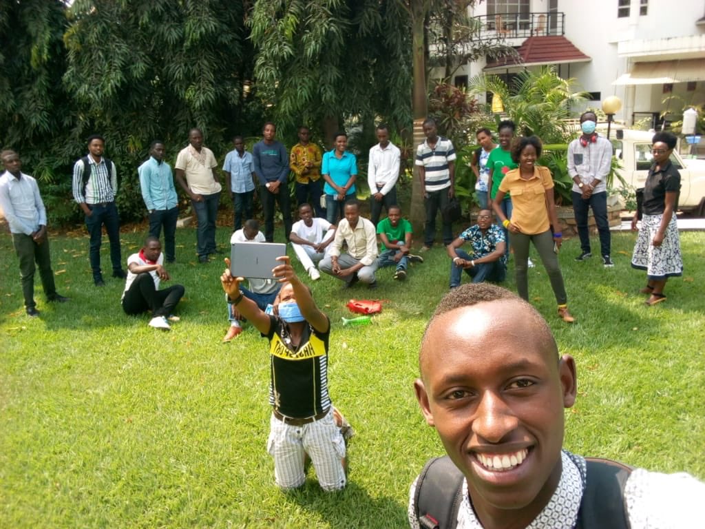 WorldMeritBI's tweet photo. Before participating in the UNICEF’s Covid-19 Challenge, we host the Training of our volunteers and teach them how they will help teenagers in design thinking and how to take the challenge via @Cartedoapp. @NLinBurundi @UNICEF_Burundi  @UNICEF  @UNICEFinnovate https://t.co/iPM8pAJFT6