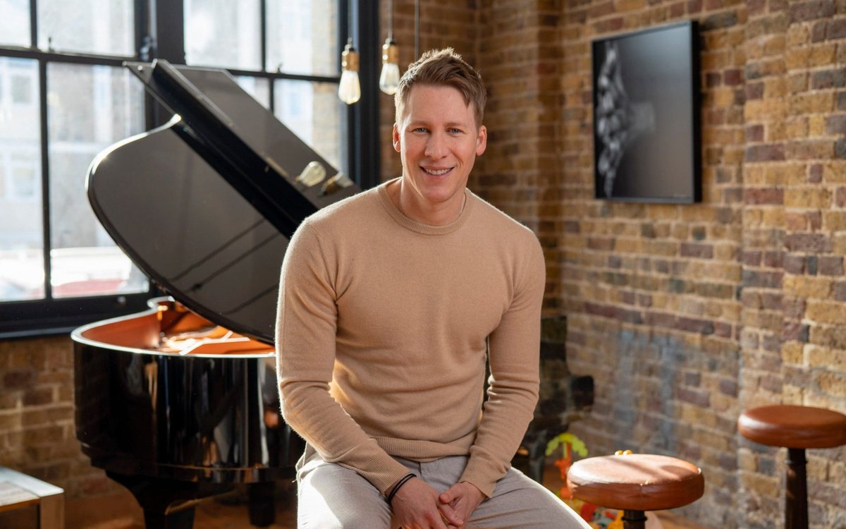 109. Oliver Blackwood / Boyfriend Material  @quicunquevult