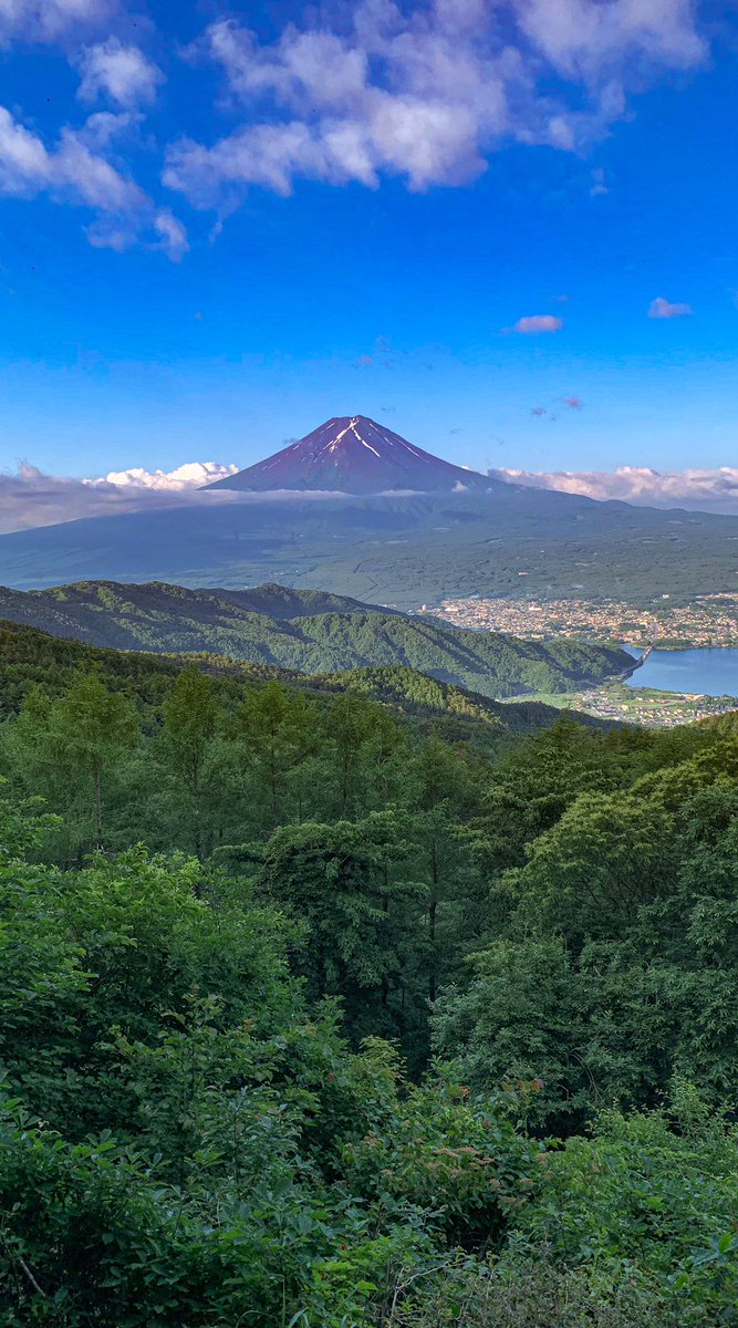 Take 今朝の富士山 縦位置 待ち受けにどうぞ