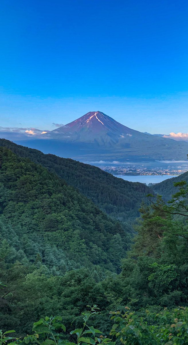 Take 今朝の富士山 縦位置 待ち受けにどうぞ
