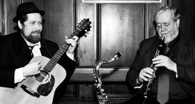 LIVE NOW: Avram McCagherty is joined by the legendary Al Pease for an afternoon of Swing Music and Trad Jazz.

facebook.com/hermannsjazz/v…