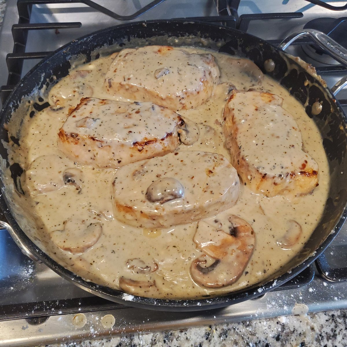 strutt1313's tweet photo. Pork chops in brown butter mushroom gravy! #runandeat https://t.co/jOxcNEOG9C