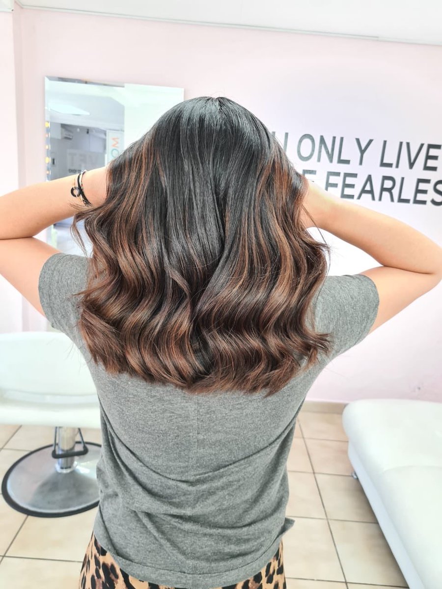 VelvetBeautySv's tweet photo. UH UH HONEY !! DOMINGO !! Hoy rectificamos un mal trabajo de mechas que nuestra clienta se realizó en otro salón!! Este fue el resultado !! ESPECTACULAR ! https://t.co/Dj2JLJoKb6