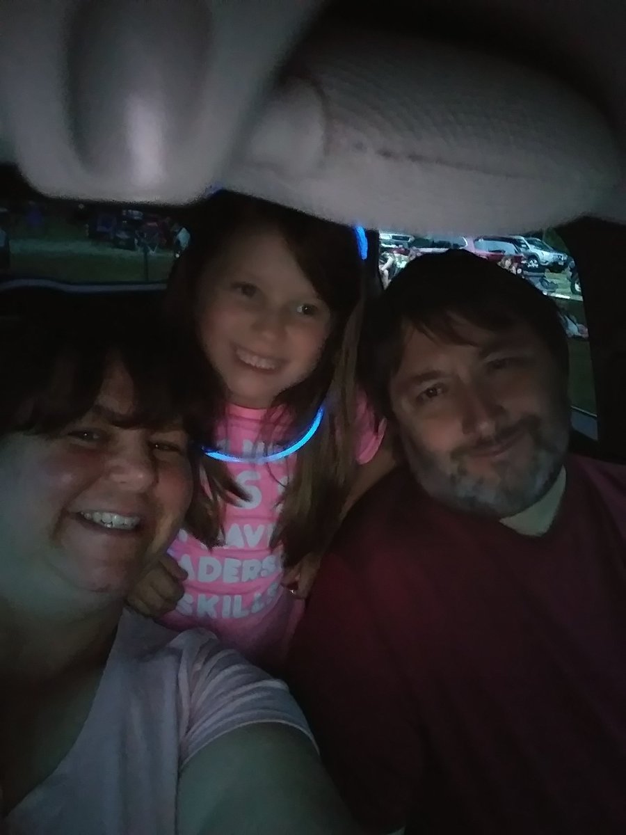 KateCartee's tweet photo. Best night with family at #GarthDriveIn Thanks for bringing my family together @garthbrooks https://t.co/iKINPsX0SF