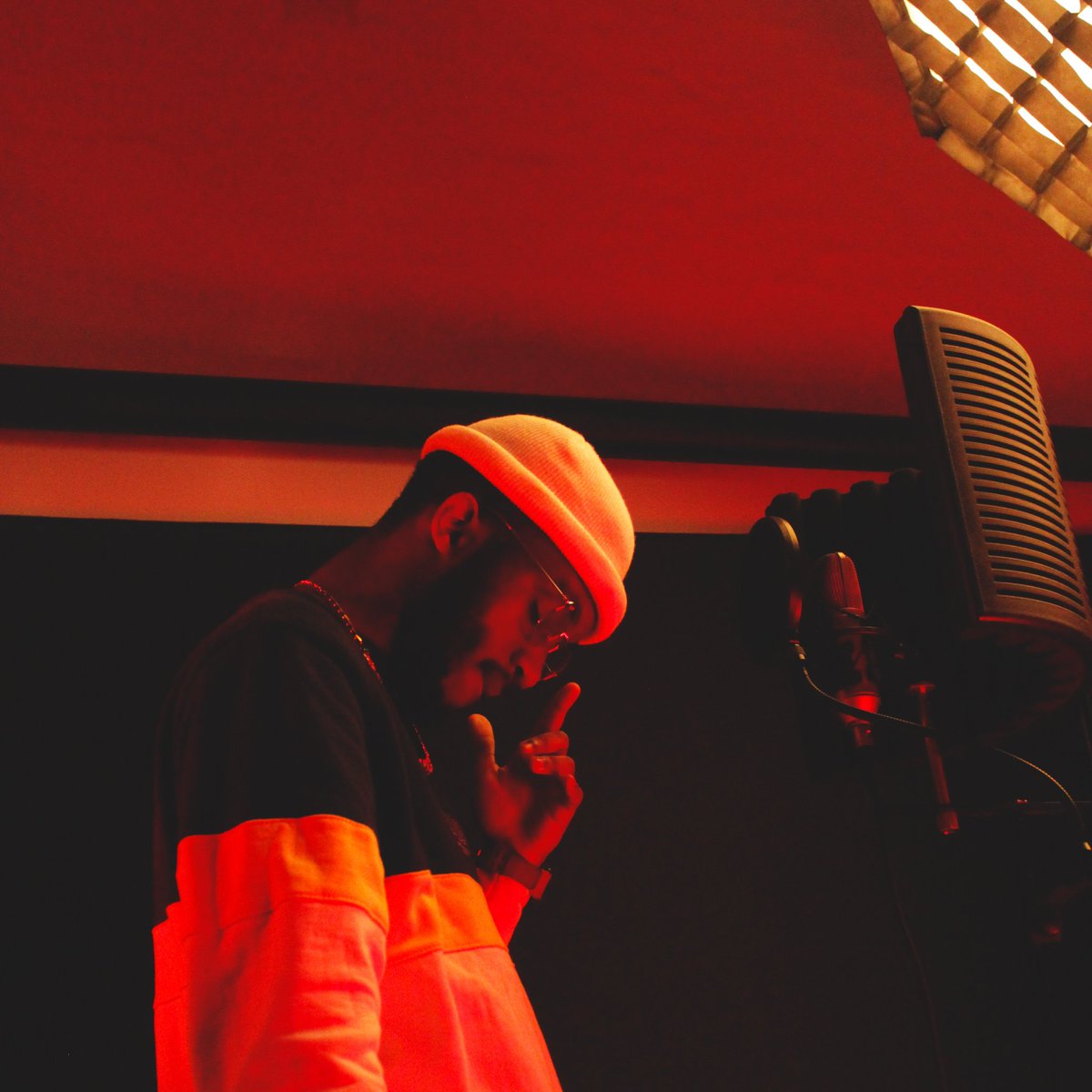 DarseMayne's tweet photo. #NEVERTOLDALIEEP LINK GOES LIVE AT 6AM WHO GON BE UP BY THEN ? https://t.co/QxyrygnEtJ
