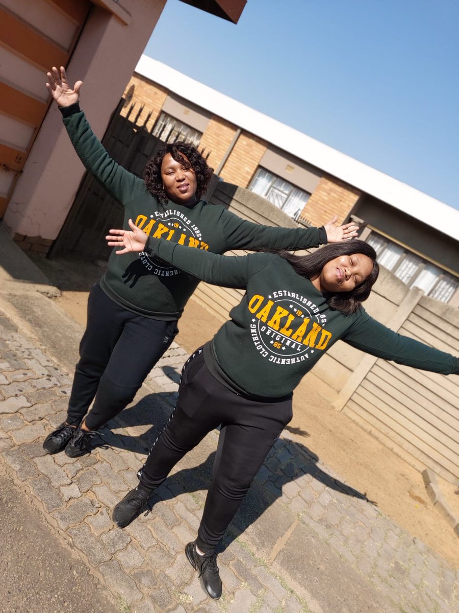 Martha_KingM2's tweet photo. I dont know about yall but this is the best sister ever❤❤❤🎉Happy Birthday @mphomorapedi46 🥂🍾 Keo rata fuuuuuuu❤❤🎉🎊🤗🤗 https://t.co/pEdzvBsLt1