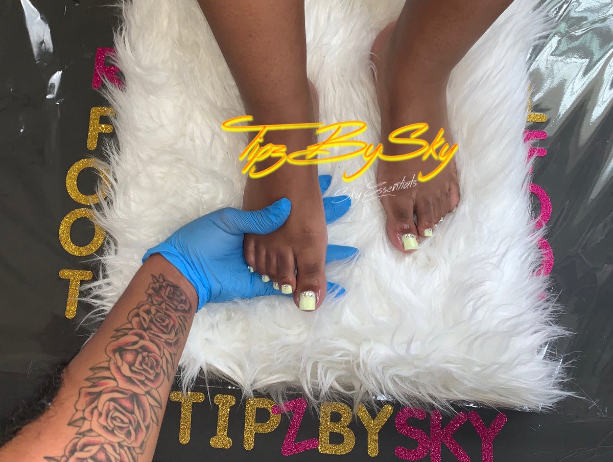 Shametriaaaaaa's tweet photo. DoubleMint 🤩 &amp; Green💚

Acrylic Powder @skyessentials_ 
#nailtech #pedicure #acrylicnails #acrylictoes #tipz #greenvillenailtech #blingnails #mintgreen #pedi #toenails #selftaught #process #glowinthedark #rhinestonenails #nailart #252nailtech #explorepage #booknow  #green https://t.co/UJuaFtu66M