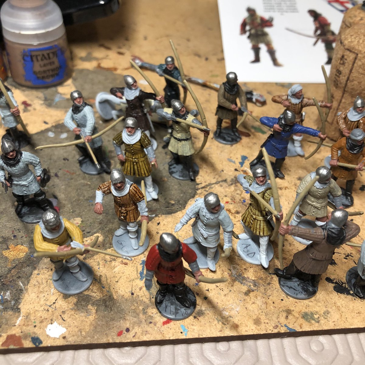 Some more longbowmen progress. To do them in bulk, I’m doing the universal parts all at once: the wood of the bows, skin of hands & faces. After this I’ll break the groups down and paint up a base of 6 to completion each sitting.  #wargaming  #paintingminiatures  #hundredyearswar