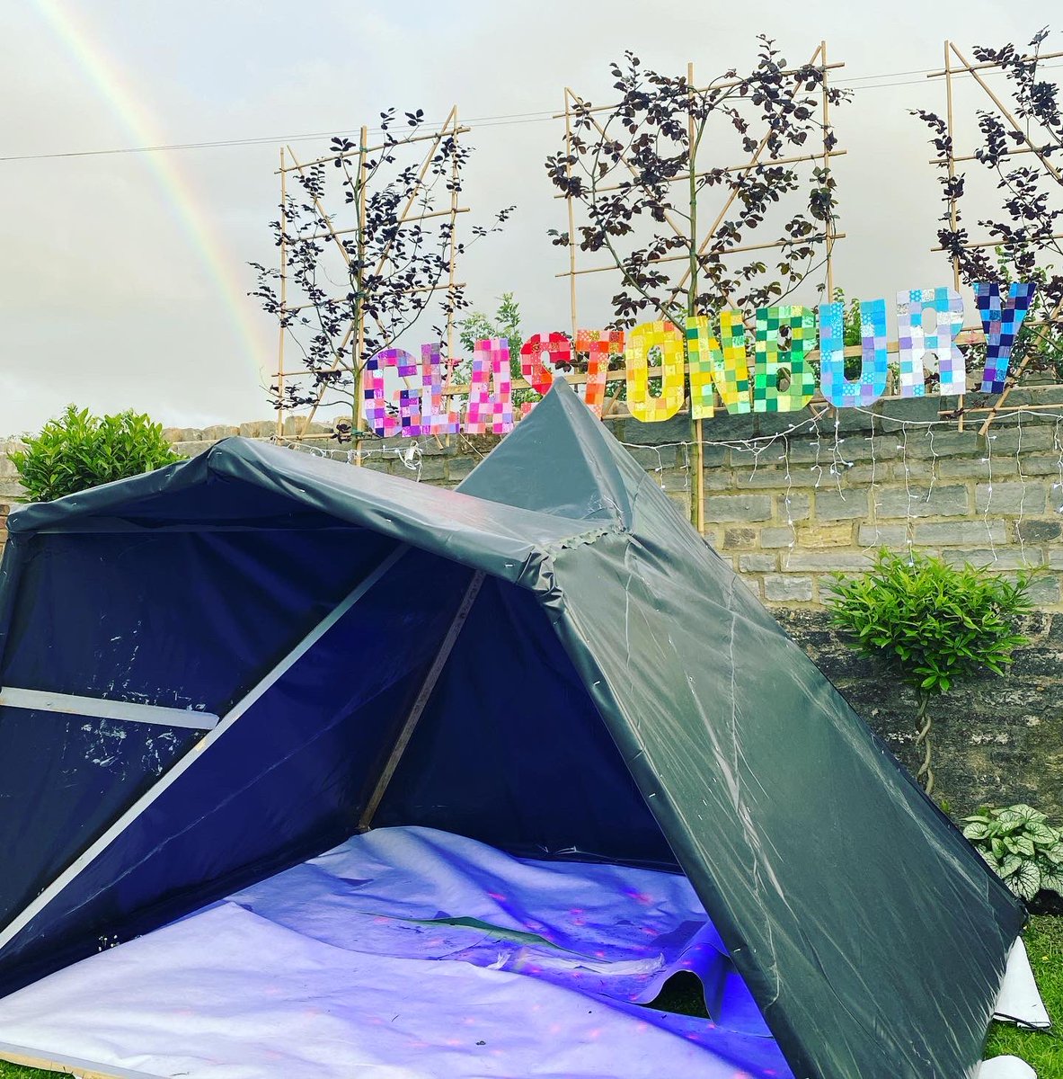 HRuddleMRICS's tweet image. Celebrated #Glastonbury2020 this weekend! Only 360 days to wait till next year🤞🏽 😭 ❤️🔼🎭🎧 #GlastHomeBury @bbcglasto @emilyeavis @glastonbury @GlastoLive  #crafting #homemade #somerset