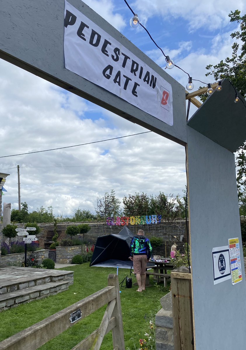 HRuddleMRICS's tweet image. Celebrated #Glastonbury2020 this weekend! Only 360 days to wait till next year🤞🏽 😭 ❤️🔼🎭🎧 #GlastHomeBury @bbcglasto @emilyeavis @glastonbury @GlastoLive  #crafting #homemade #somerset