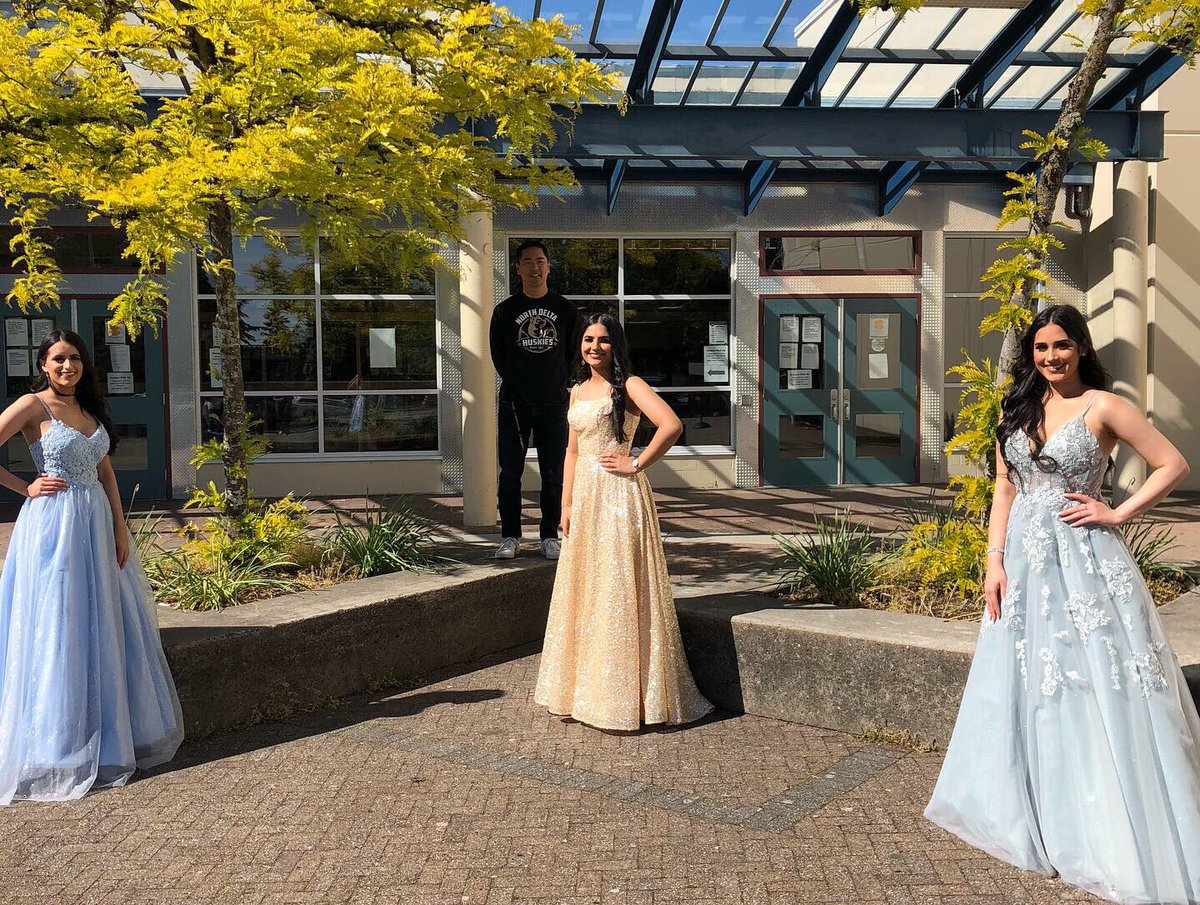 north_delta's tweet photo. We are so proud of our 2020 Husky Grads! #huskypride #huskyhighlights #sd37 @deltasd37 @BCPVPA #GradBC2020 https://t.co/wVrc4pahsu