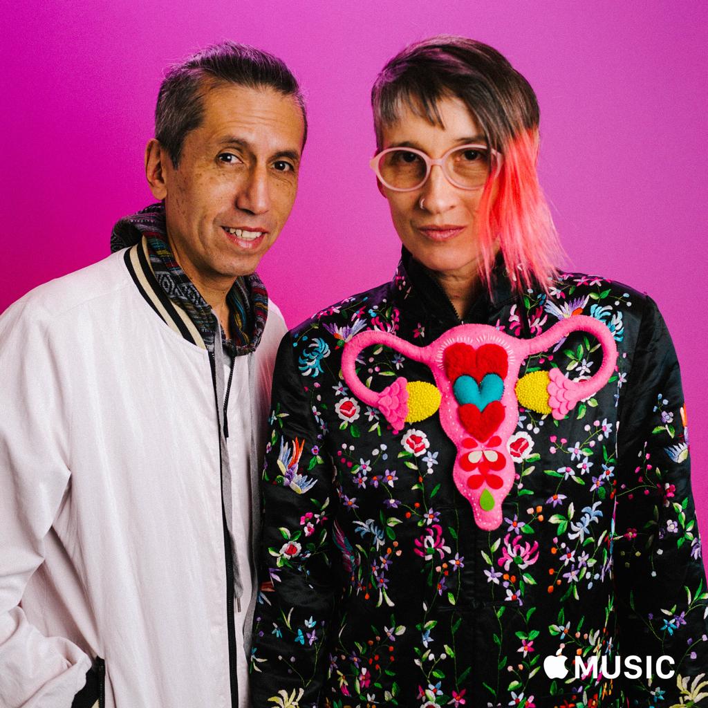 CanalCapital's tweet photo. 🔴 Estamos en vivo con el show de la @filarmonibogota y Aterciopelados (@aterciopelados) con su canción 'Maligno'. #RockAlParqueImparable @idartes, @rockalparquefes → https://t.co/5Hpmcp4htZ https://t.co/vuTTRTc8XL