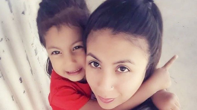 desaparecidaorg's tweet photo. María Figueredo y su hijita Luz fueron asesinadas el sábado en Moreno, pcia. de Buenos Aires. Las mató estrangulándolas su ex pareja y padre Jacinto Apodaca. Que este doble femicidio no quede impune!! Basta de matarnos!! QEPD María y Luz  😑💜💜

#NiUnaMenos https://t.co/8WTjRbs2Nj