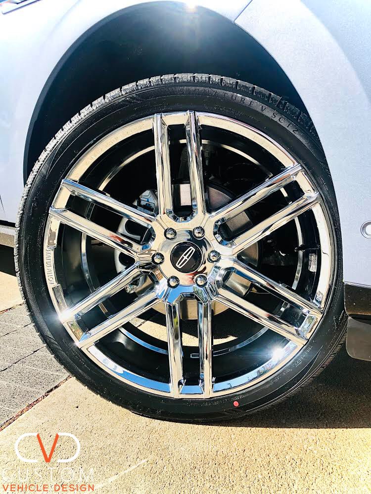 CVDAuto's tweet photo. 2020 Lincoln Navigator with 24” Status Titan Chrome wheels & 305/35/24 Vogue Signature V Tyres
#2020 #Lincoln #Navigator #LincolnNavigator
#Statuswheels #Voguetyres #SignatureV #SCT2
#CVD #CVDauto #CustomVehicleDesign https://t.co/LbmTKhHRpm