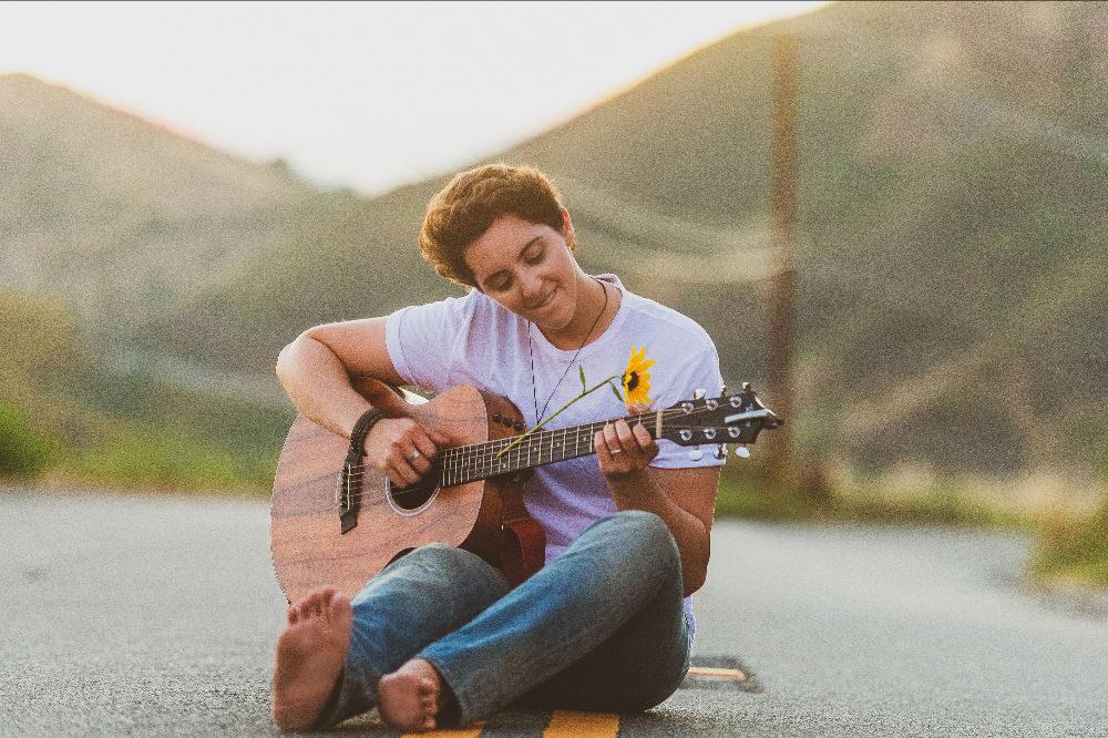 TheRealCurve's tweet photo. Curve Live : Music chat with Bonnie Dymond. JUne 28th 530pm PDT on Curve's Fb and Youtube Channel #nofilter #curvemedia @bonndymond https://t.co/imzI1ryJoe https://t.co/uDLSZUWbNV