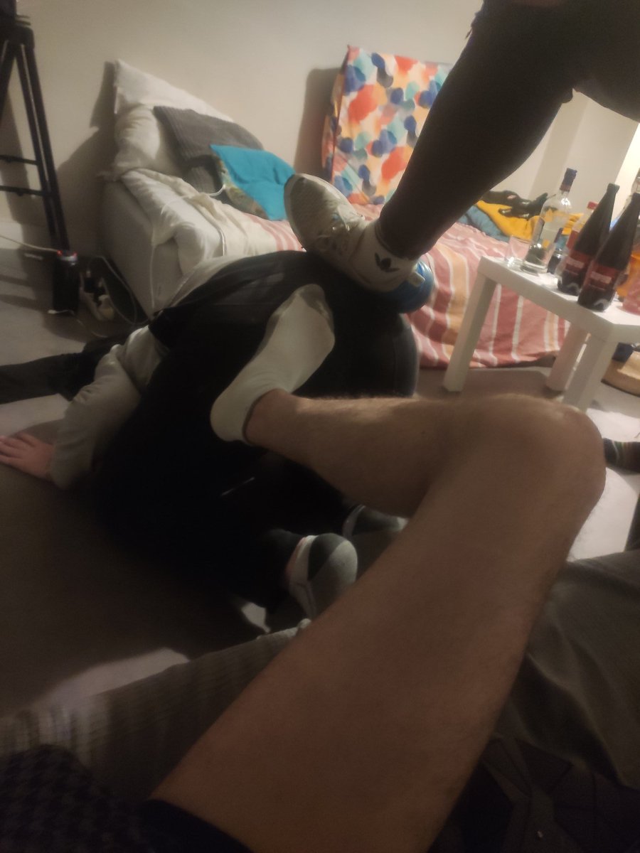Alex87722178's tweet photo. @ArisMaitre et moi même lors d'un petit jeu entre adulte... Régalade !! à qui le tour? 🤯🤯🤯 https://t.co/drOPv0Ij3e