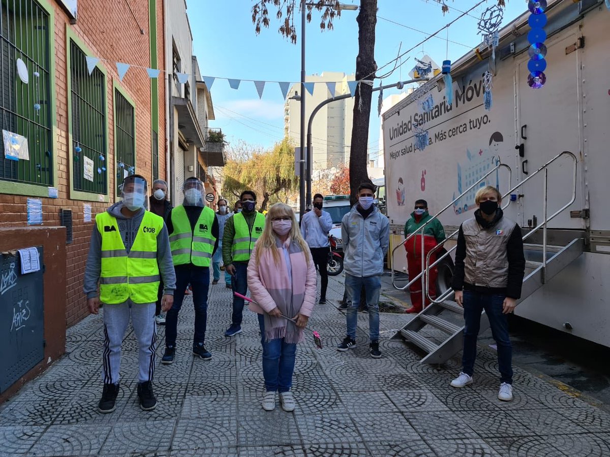 jpbarriosdelsur's tweet photo. Este fin de semana estuvimos participando del operativo #TesteAR en el barrio de Paternal.

Estamos orgullosxs de cada unx de lxs jovenes del equipo, que elige estar en en la trinchera junto al primer pelotón de batalla,  para ganarle al #COVID19 aniquilando su propagación. https://t.co/fDWXEGHq4d