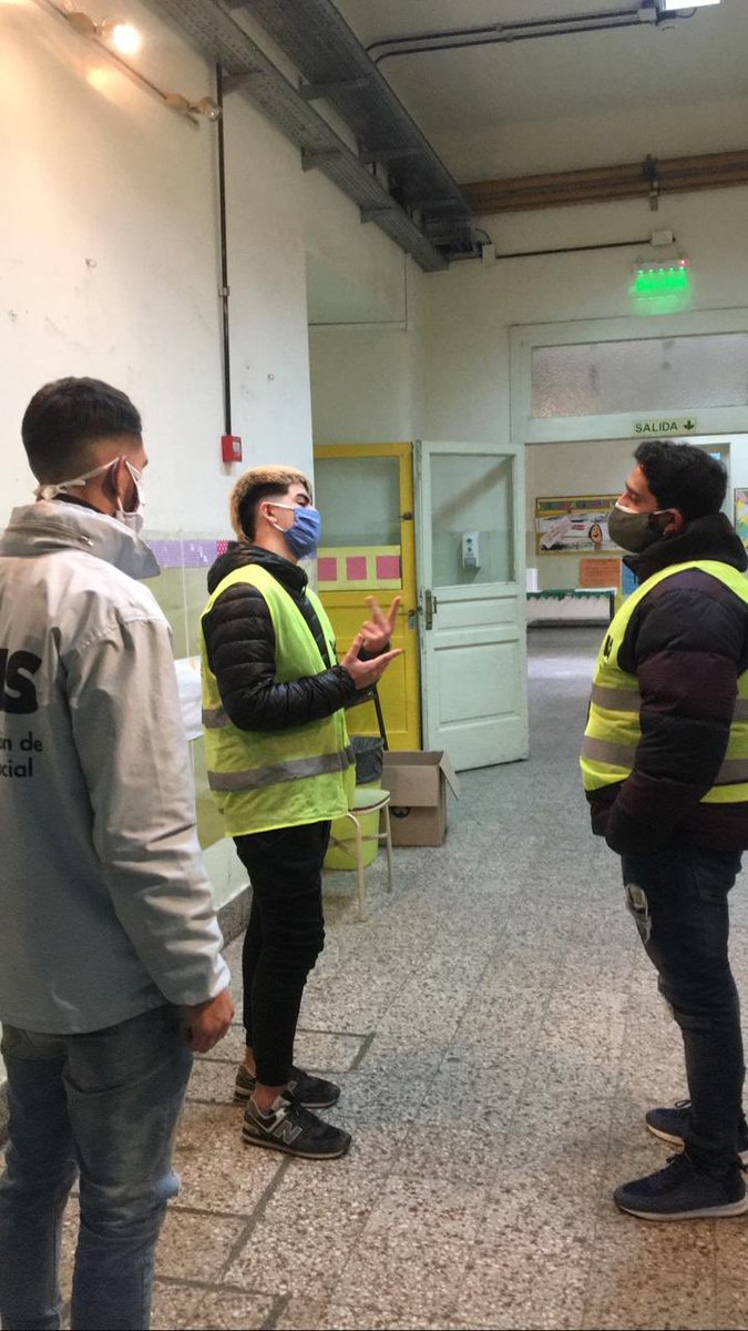 jpbarriosdelsur's tweet photo. Este fin de semana estuvimos participando del operativo #TesteAR en el barrio de Paternal.

Estamos orgullosxs de cada unx de lxs jovenes del equipo, que elige estar en en la trinchera junto al primer pelotón de batalla,  para ganarle al #COVID19 aniquilando su propagación. https://t.co/fDWXEGHq4d
