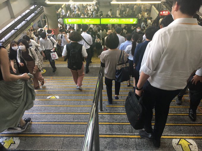 大混雑 山手線 渋谷駅で人身事故発生のため駅が混雑 人で溢れかえり満員電車 3密どころじゃない 現地の様子まとめ まとめダネ 大混雑 山手線 渋谷駅で人身事故発生のため駅が混雑 人で溢れかえり満員電車 3密どころじゃない 現地の様子まとめ まとめダネ