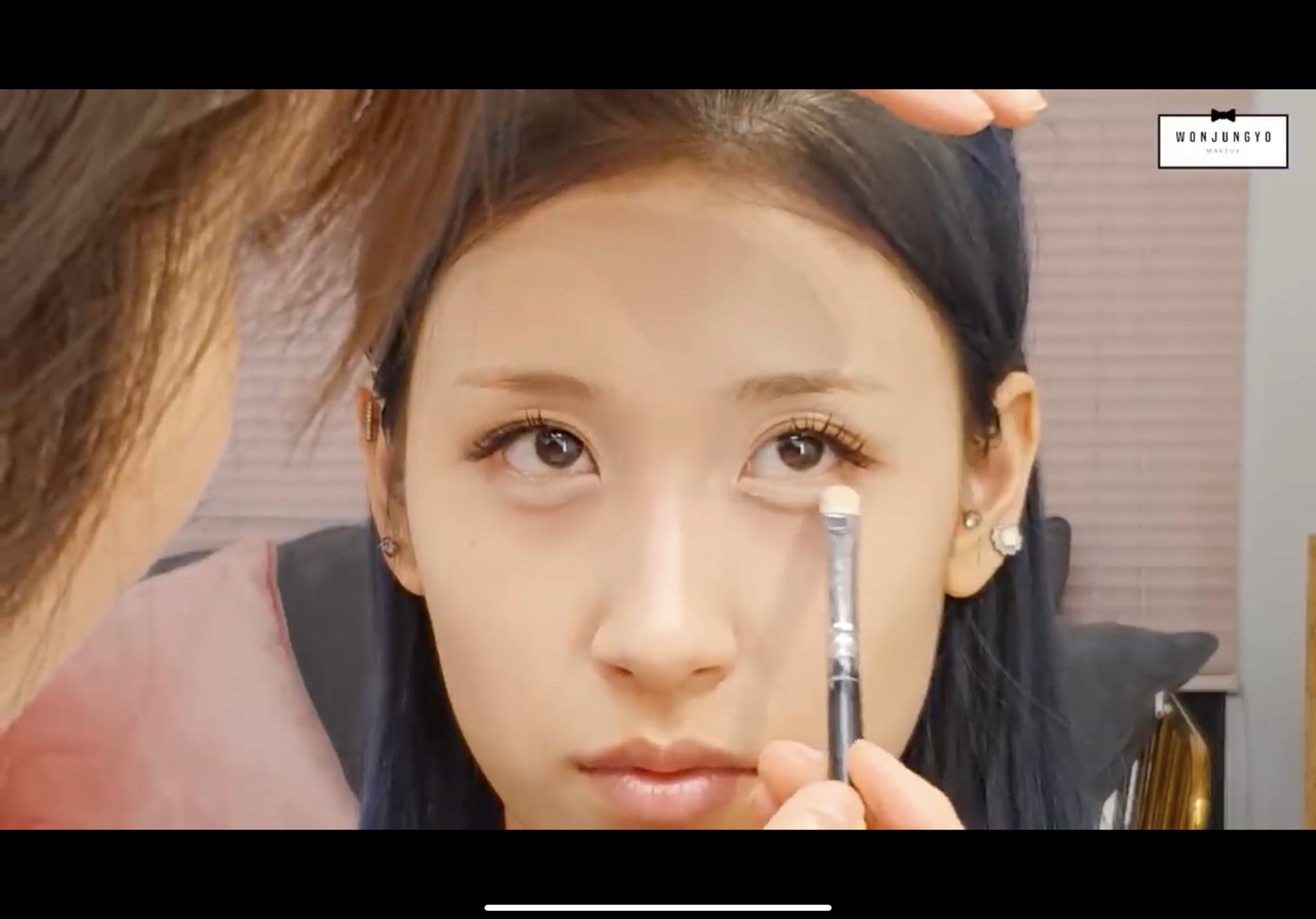 もも 韓国コスメブログ サナちゃんのメイクを担当しているジョンヨ先生のyoutubeすごく勉強になる 涙袋の作り方の動画を見て早速マジョマジョのゴージャス姉妹買った 目元のコンシーラーは平たい筆がおすすめとのことでユーアーグラムの筆をば 使い