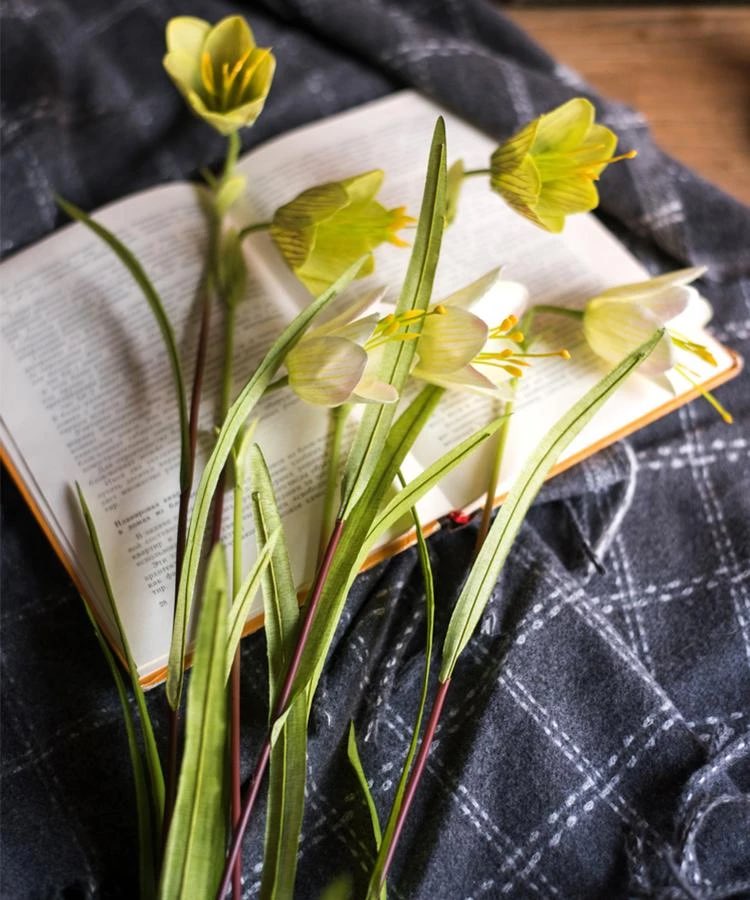 rusticreach's tweet photo. Bring the sanctity and stillness of a field of lilies indoors with the silk fritillaries lily flower stem. Add in some tall grass to make this even more of a statement piece within a long vase for the perfect floor decoration. 
#flowers #lilly #lilyflower #lilies #homedecor https://t.co/G8NKJeyDWb