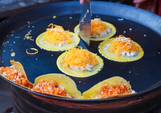 Thai crepe. A sweet ancient thai street food. 😋😊 
.
.
👉 samslodge.com 
.
.
#Thaifood  #sweet #bestlodge #backpackers #amazingthailand