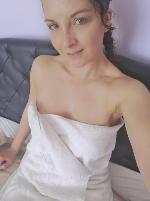 Bon lundi 😘 https://t.co/WTkOxKW196