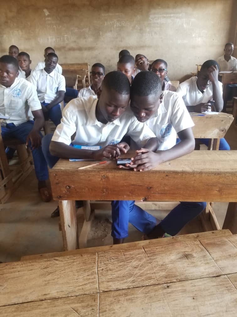 WorldMeritBI's tweet photo. Several events were hosted by our changemakers. They help teenagers to apply to @Cartedoapp at Communal Lycee of Muyira in Rural Bujumbura. This is possible because of the partnership between @UNICEF_Burundi and @WorldMeritBI.We steel have only 2 days. Apply quickly. @un_burundi https://t.co/qNjTF6VY5r