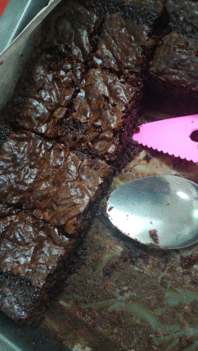 aina4elc's tweet photo. i wanna bake brownies for my friends!!!! @aaaaadreanaaaaa #belHELL https://t.co/hiDFF6ipBO