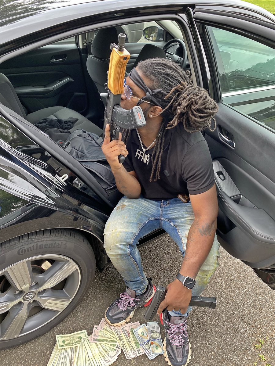 Ayee_TrevyTrev's tweet photo. Life’s gooood 🤾🏿‍♂️ https://t.co/a1ZQjAYDLh