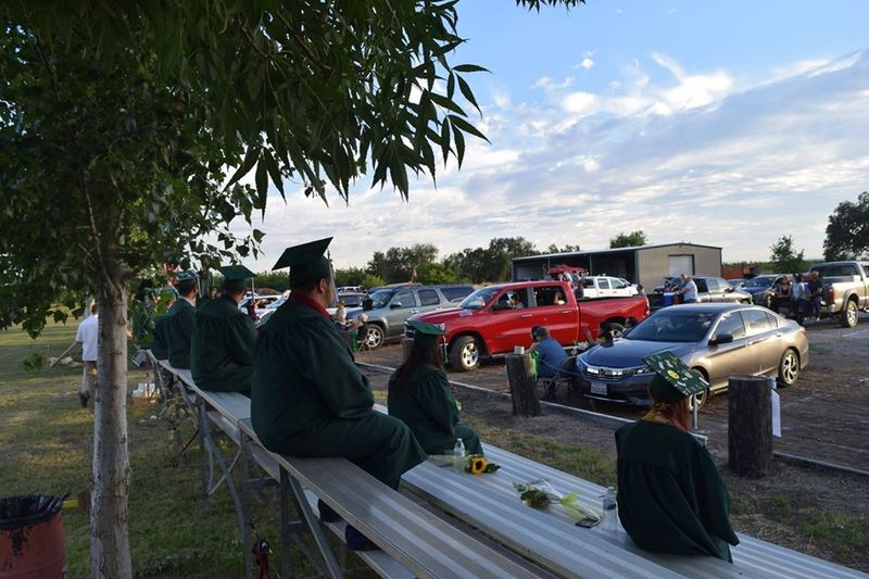 covid19archive1's tweet image. #LostGraduations: Princeton High School Drive-In Graduation

covid-19archive.org/s/archive/item…

#JOTPY #Classof2020 #classof2020strong #Graduation2020 #GraduateTogether #graduatetogether2020 #graduation #SocialDistancing #COVID19 #coronavirus #pandemic #archive