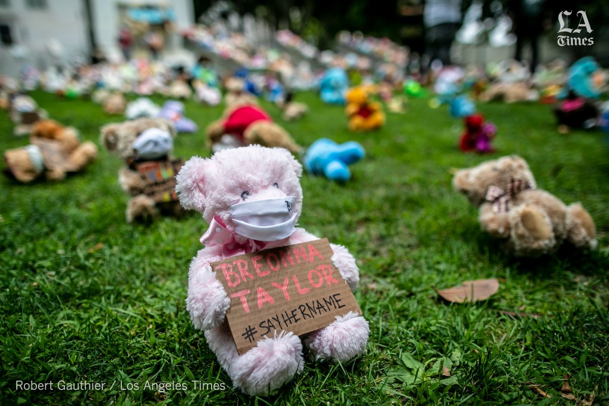 rgaut999's tweet photo. A #TeddyBearProtest Bear the Truth on the grounds of LA City Hall. Stuffed animals donated by children "honor the children who have lost their lives at the hands of racial injustice and senseless violence." @officialavamae @latimes https://t.co/yiI65RMIky