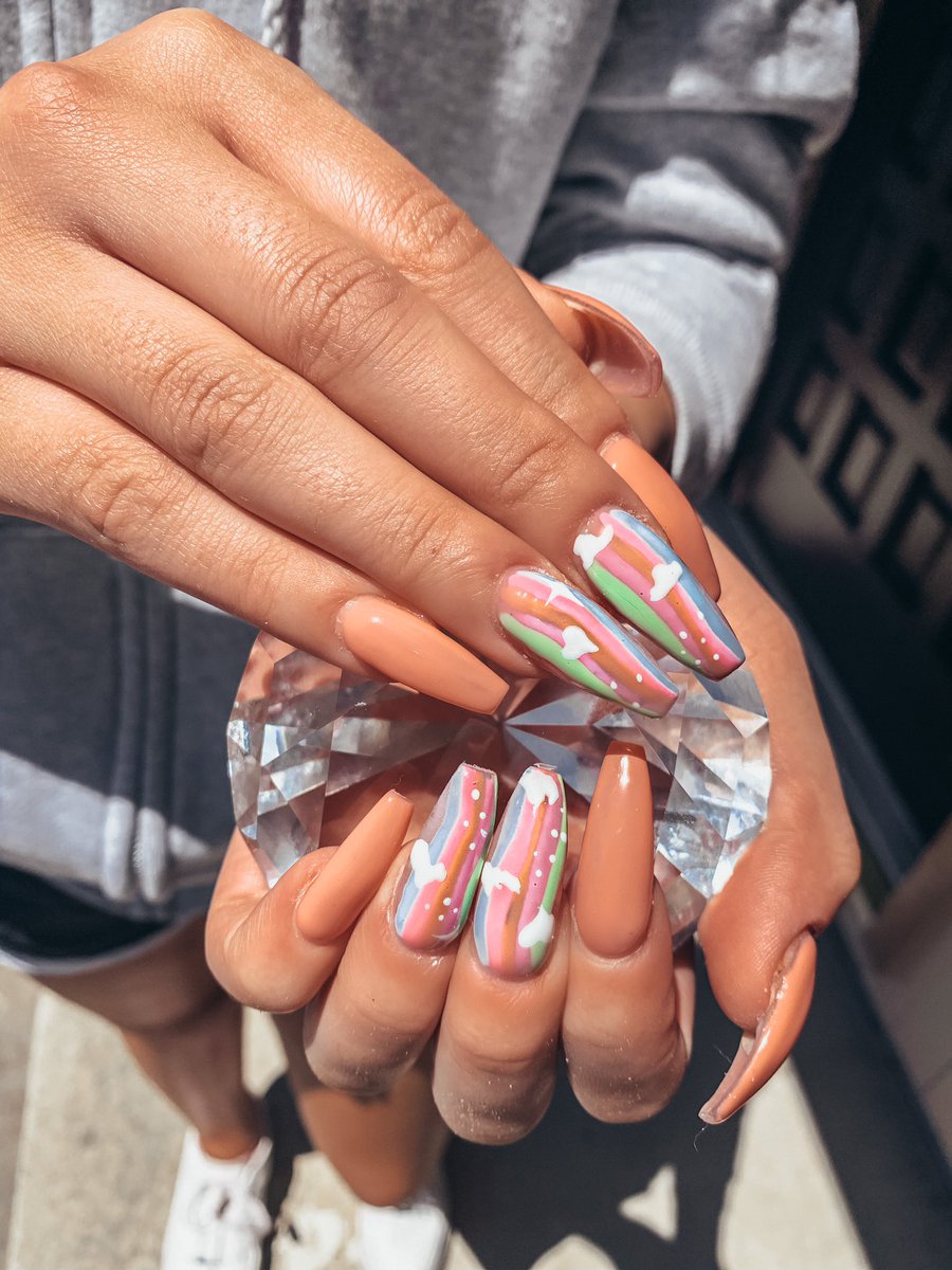 notsobeautyy's tweet photo. I’m going to be offering one free full set this week, I’ll do whatever length you want as long as I get to choose the design!!! All you have to do is RT this and I will choose the winner tomorrow! https://t.co/aIHmvIf4wT