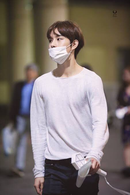 ก็อยากย้ำว่าจองอูไม่ได้มาทีหลัง เขาอยู่มานานแล้ว อยู่มาตั้งแต่มีเลข 1-14 ให้รุกกี้อ่ะค่ะ แต่แค่พึ่งมาเผยตัวตอน BOSS เขาคือคนที่ถูกเรียกขานว่าเบอร์ 9 ของวงนะโว้ย ตำนานเมมเบอร์ลับอ่ะค่ะ