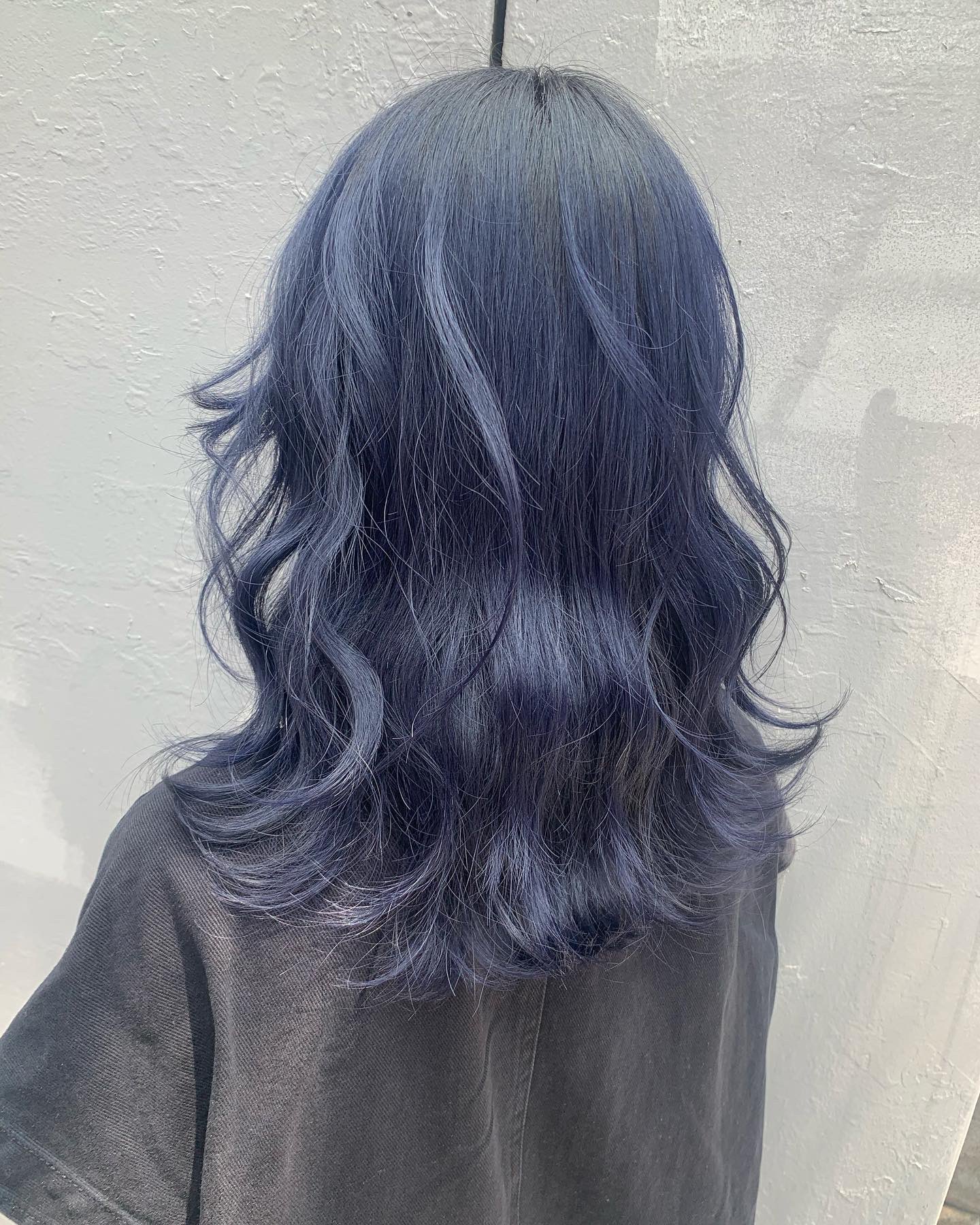 Rio 夏に人気のカラーネイビー ハイトーン ブリーチ ネイビー ブルーヘア ネイビーブルー カラーバター 原宿 青 青髪 ライトブルー ハイライト ブルーブラック ネイビー ブルーシルバー 青髪 服飾学生 グラデーション ネイビーブラック ネイビー