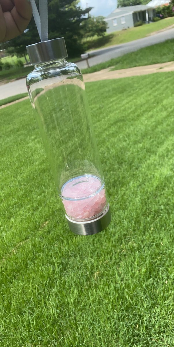 SisCollectionss's tweet photo. Baddie bottles are in 😍 So let me tell you the benefits of a crystal-infused water bottle. When pure water is infused with crystal vibrations, it is then charged with the healing properties of the stone, and can be used to promote healing and wellness. 🔥‼️ ONLY $10 ‼️‼️‼️‼️ https://t.co/8Ra8JejasQ