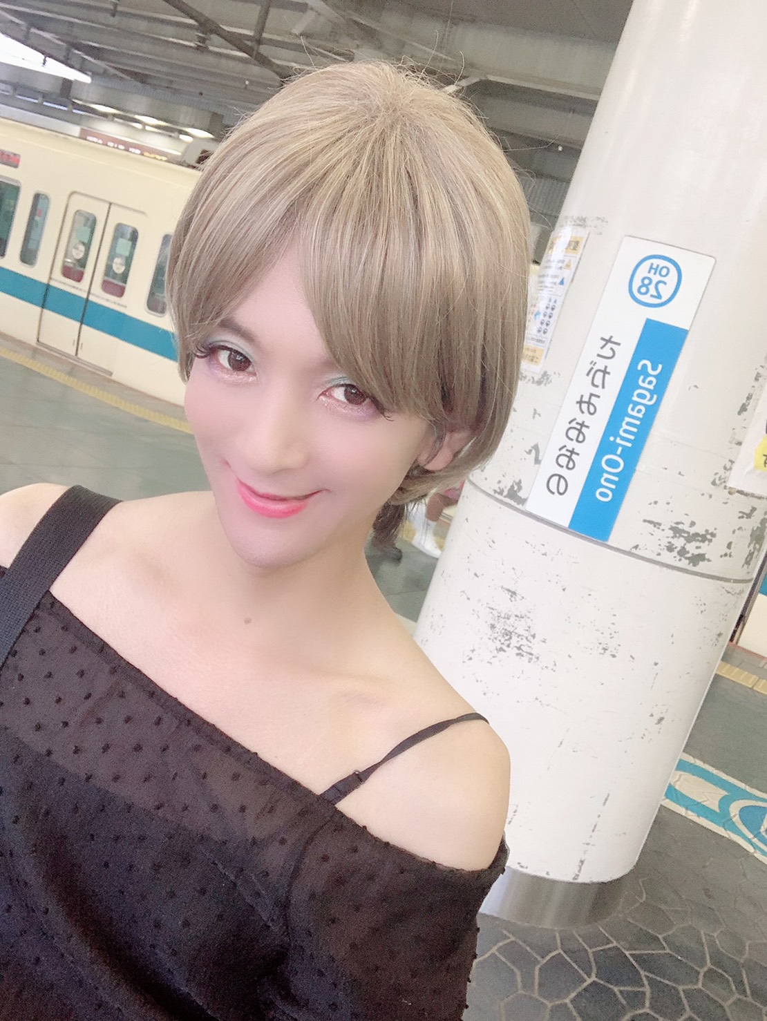 さとみー 肩幅広いのにオフショル系 またまた 優メイクで帰宅系