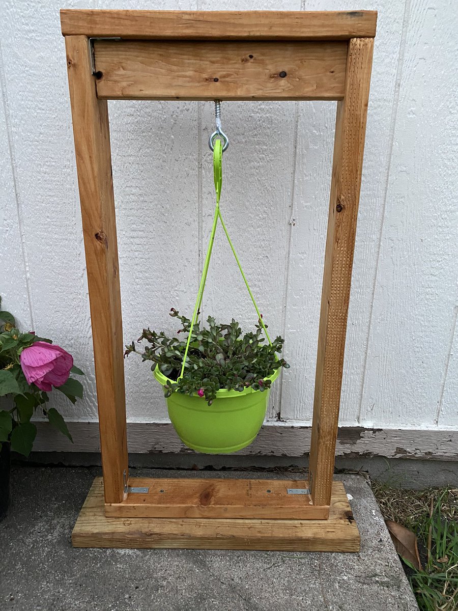 Thanks to the 5th grade ELU, I have some lovely plant hangers built by @SunnyvaleInt students in @7lisastovall math class. #RaidersRise @SEF75182 @SunnyvaleISD
