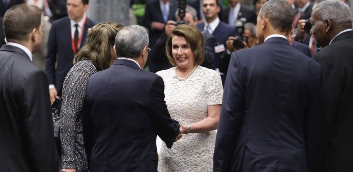 GadielFHernand1's tweet photo. El Cangrejo, el patético Raúl, el felón Barack Hussein Obama y Esteban Lazo, la corte funesta de Nancy. 

...a quién le agrada estar más entre dictadores...?? https://t.co/m8IK9flaLp