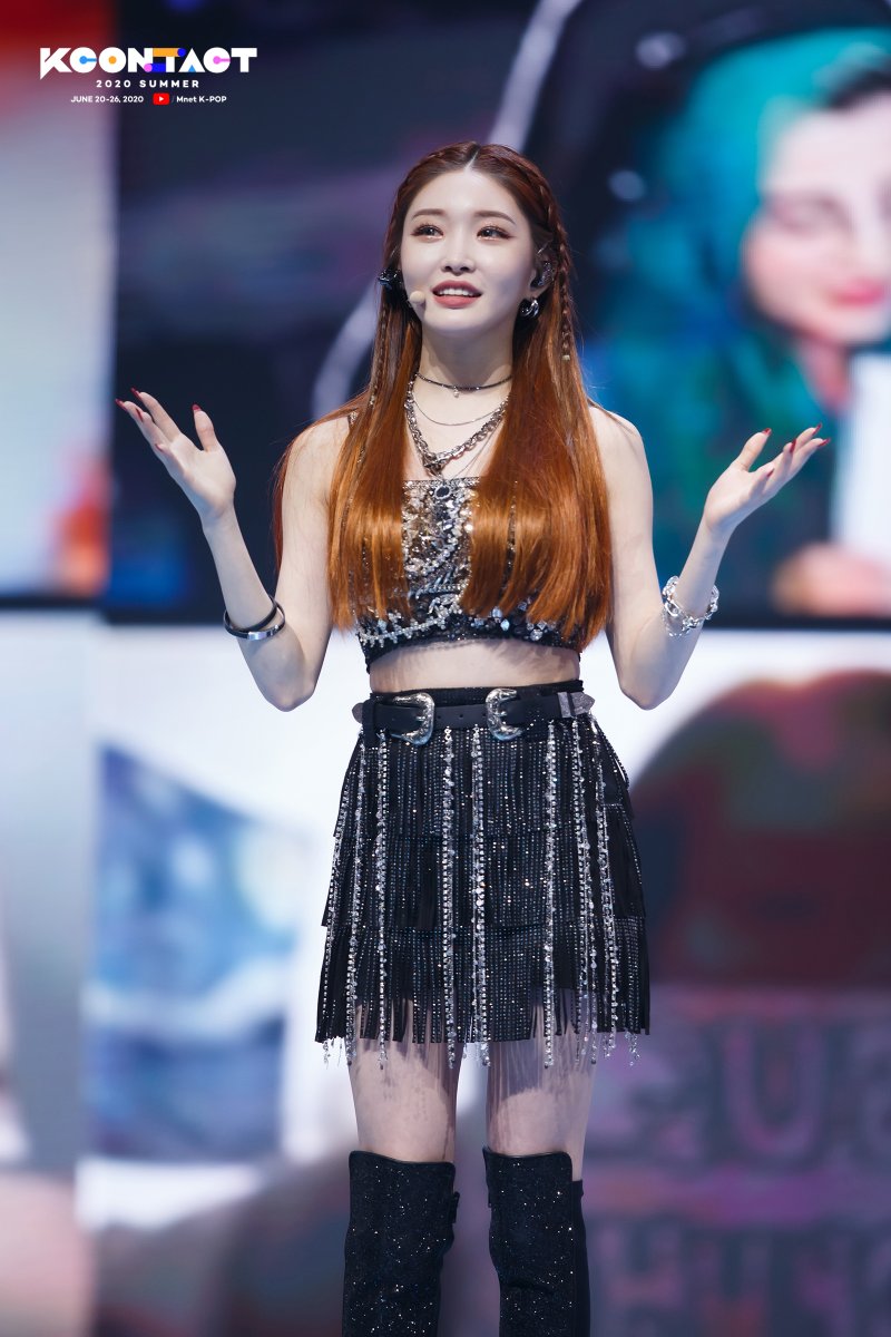KCON_official's tweet photo. [KCON:TACT 2020 SUMMER] #CHUNGHA

@CHUNGHA_MNHent really outdid herself at #KCONTACT last week!
No one even compares!

▶#MnetKpopYouTube: https://t.co/E2B2iQBHoH 
#LetsKCON #KCON247 #KCON2020 https://t.co/EQcysU80Fs